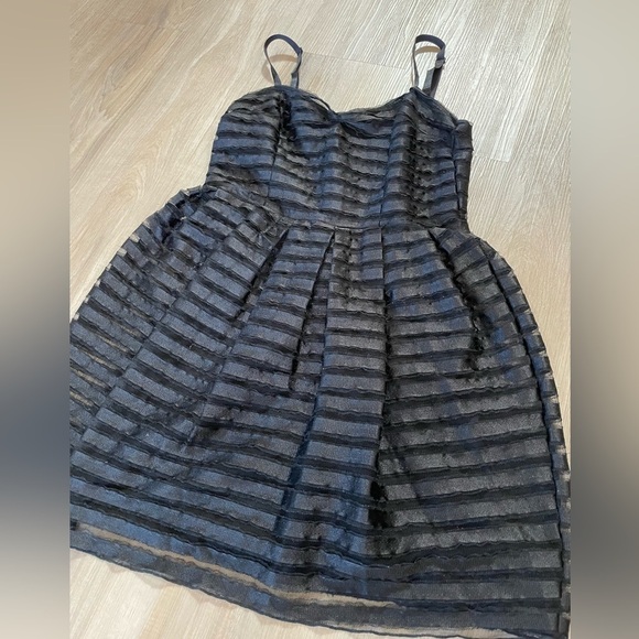 H&M Black Ruffle-Layered Poof Dress. Size Small - Picture 9 of 12